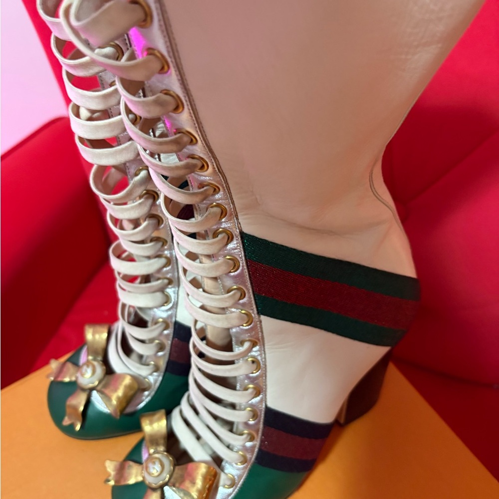 Gucci Cream and Green Lace-Up Heels with Gold Bows